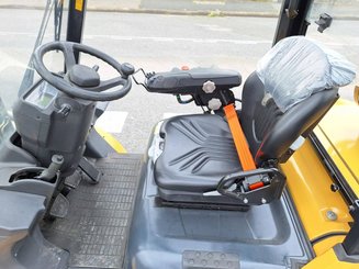 Four wheel front forklift Caterpillar GP35 NTD