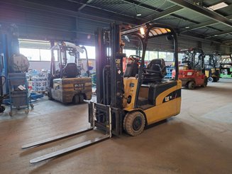 Three wheel front forklift Caterpillar EP18NT - 1