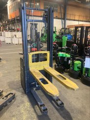 Pallet stacker Yale MS12AC