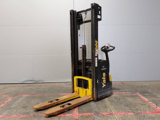 Pallet stacker Yale MS12AC - 1