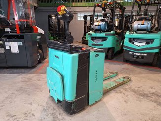 Pedestrian pallet truck Yale MP20X - 3