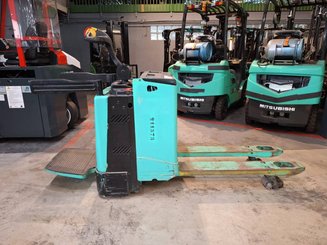 Pedestrian pallet truck Yale MP20X - 8