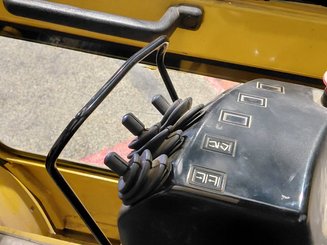 Four wheel front forklift Caterpillar GP25