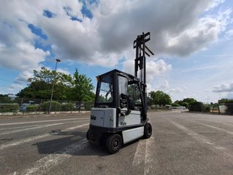 Four wheel front forklift Yale ERP30 - 7