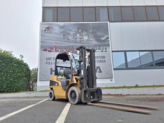 Four wheel front forklift Caterpillar GP25N