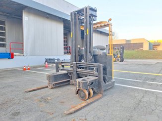 Multi-directional retractable mast reach truck Caterpillar NRM20K