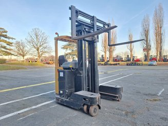 Multi-directional retractable mast reach truck Caterpillar NRM20K