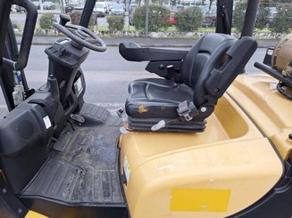 Four wheel front forklift Yale GLP40VX5