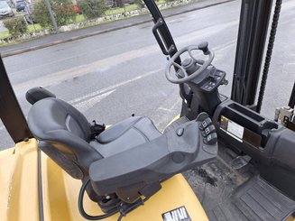 Four wheel front forklift Yale GLP40VX5