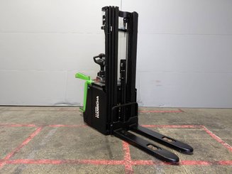 Stacker truck with folding platform Hangcha CDD16-XT1S-SiL