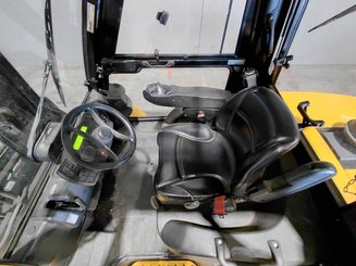Four wheel front forklift Yale GDP90VX