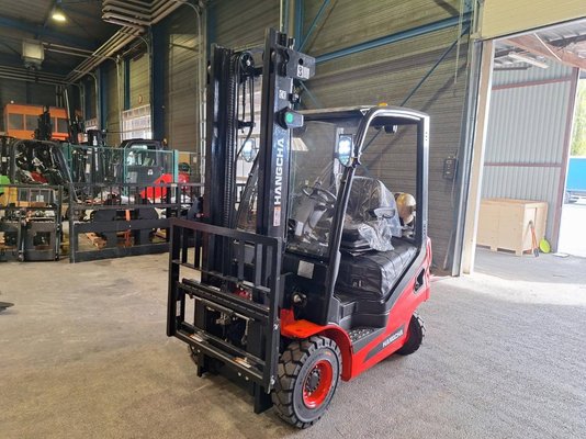 Four wheel front forklift Hangcha XF18G-2 - 1