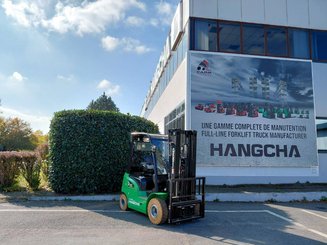 Four wheel front forklift Hangcha XC25i - 2