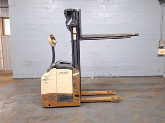 Pedestrian pallet stacker Crown ES4000-1.2