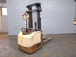 Pedestrian pallet stacker Crown ES4000-1.2