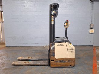 Pedestrian pallet stacker Crown ES4000-1.2
