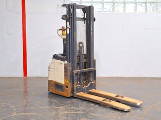Pedestrian pallet stacker Crown ES4000-1.2