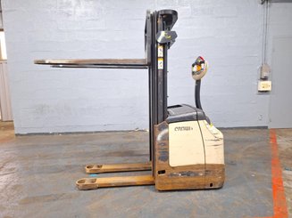 Pedestrian pallet stacker Crown ES4000-1.2