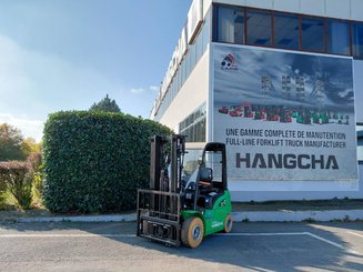 Four wheel front forklift Hangcha XC25i - 1