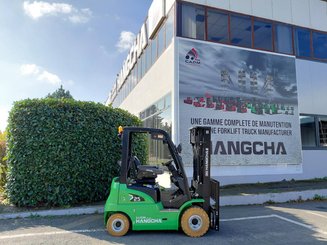 Four wheel front forklift Hangcha XC25i - 1