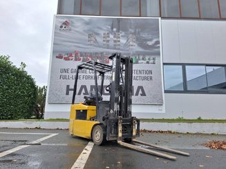 Three wheel front forklift Yale ERP16ATF
