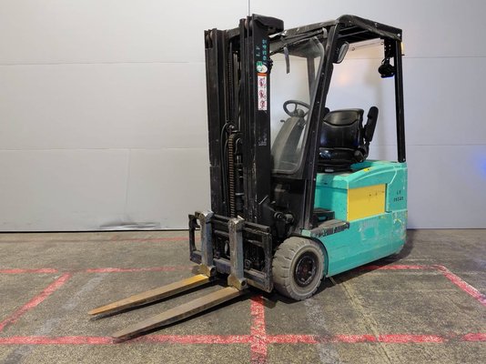 Three wheel front forklift Yale ERP16 ATF - 1
