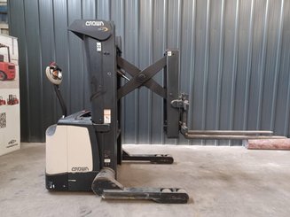 Straddle stacker Crown SHR5520-1.3