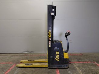 Pallet stacker Yale MS12AC