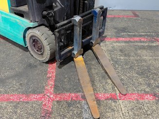 Three wheel front forklift Yale ERP16 ATF