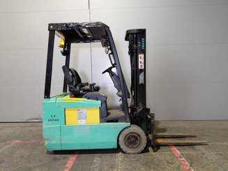 Three wheel front forklift Yale ERP16 ATF