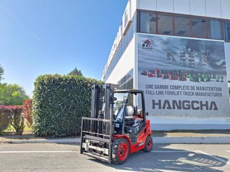Four wheel front forklift Hangcha XF30G-2 - 1