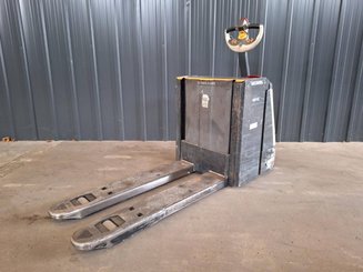 Pedestrian pallet truck Crown WP3080