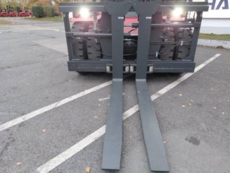 Four wheel front forklift Kalmar DCG250-12S - 7