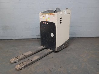Stand-on pallet truck Crown RT4020-2.0