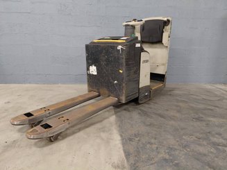Stand-on pallet truck Crown WT3040 2.00