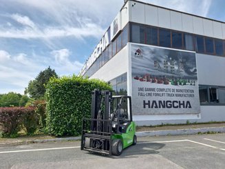 Four wheel front forklift Hangcha XC35i - 1