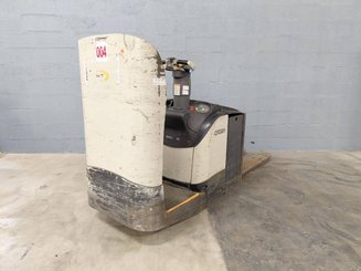 Stand-on pallet truck Crown WT3040 2.00 - 1