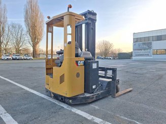 Multi-directional retractable mast reach truck Caterpillar NRM20K