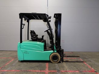Three wheel front forklift Yale ERP20VTLWB - 5