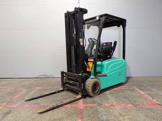 Three wheel front forklift Yale ERP20VTLWB - 1