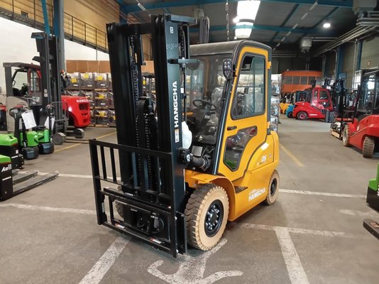 Four wheel front forklift Hangcha XE25 - 1