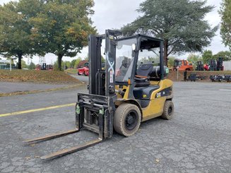 Four wheel front forklift Caterpillar GP30NTD