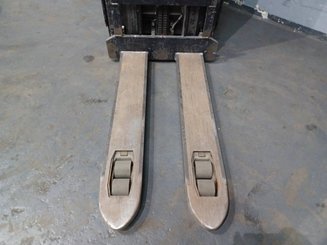 Pedestrian pallet stacker Caterpillar NSV16Ni