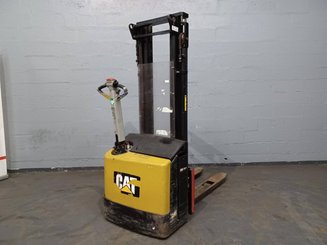 Pedestrian pallet stacker Caterpillar NSP12N