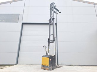 Pedestrian pallet stacker Caterpillar NSV16Ni