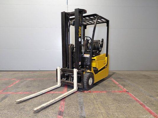 Three wheel front forklift Yale ERP15VC - 1
