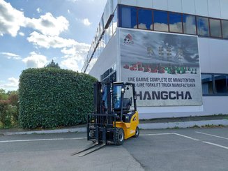 Four wheel front forklift Hangcha XE18i