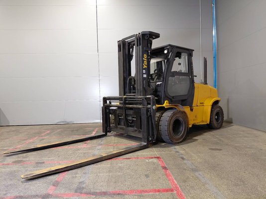 Four wheel front forklift Yale GDP90VX - 1
