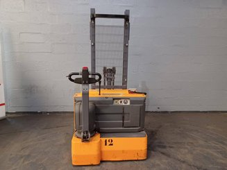 Pedestrian pallet stacker OMG 720K - 4