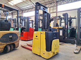 Stand-on pallet stacker Hyster S1.5S